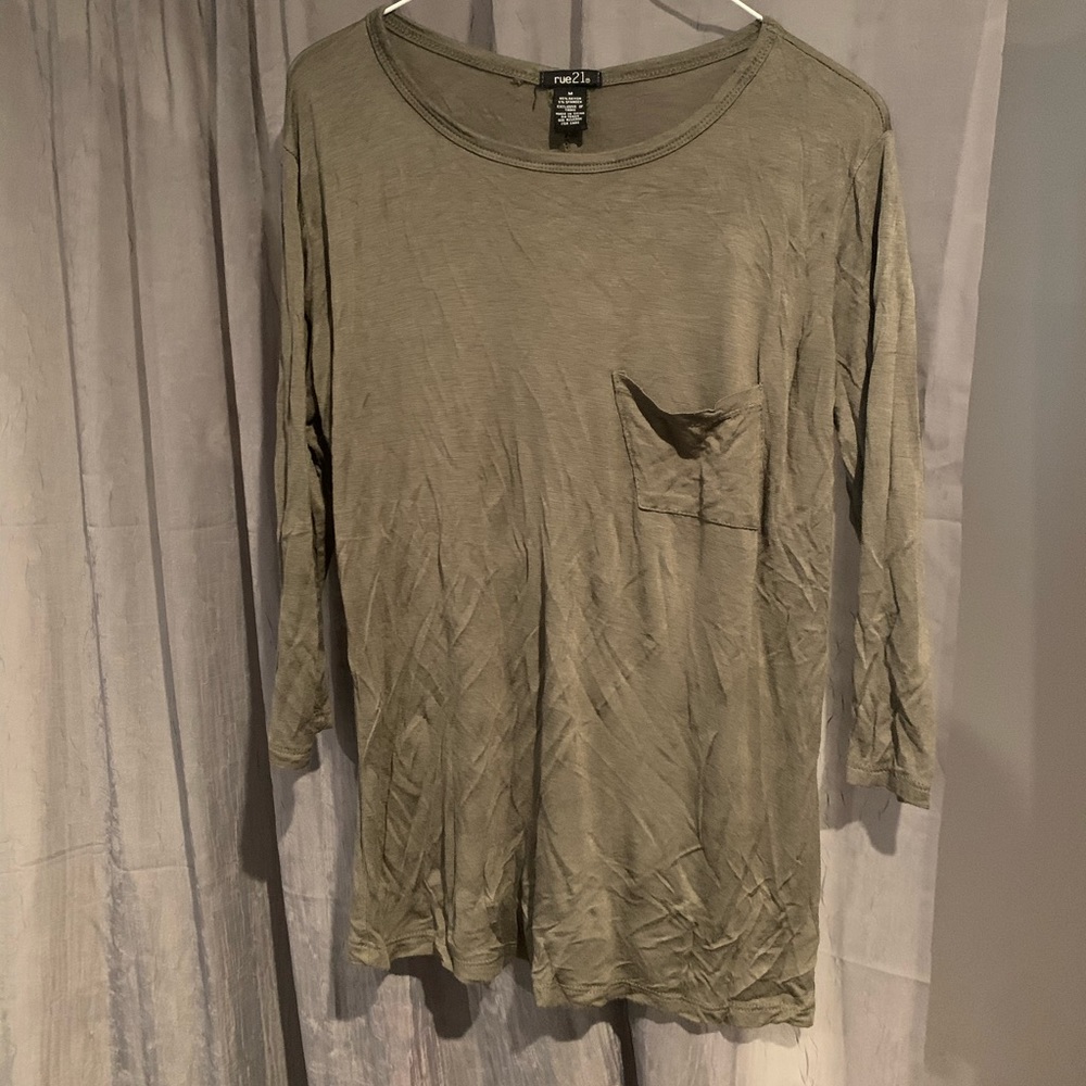 3/4 shirt with cute back detail